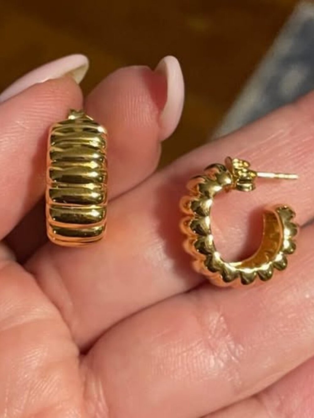 Mejuri Charlotte Bold Hoops - Picture 3 of 3